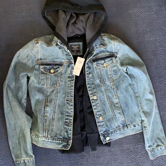 ABERCROMBIE JEAN JACKET (CANT FIND ANYWHERE)